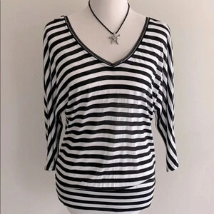 •WHBM• Double V Dressy Tee, Like new💕